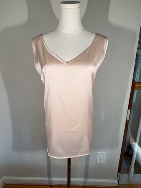 Zeagoo Satin V-Neck Sleeveless Blouse in Light Blush